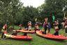 Camping Loire Atlantique : Groupe de collègues en pleine activité de kayaking